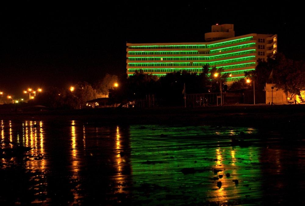 Rayentray Grand Hotel Πουέρτο Μαντρίν Εξωτερικό φωτογραφία