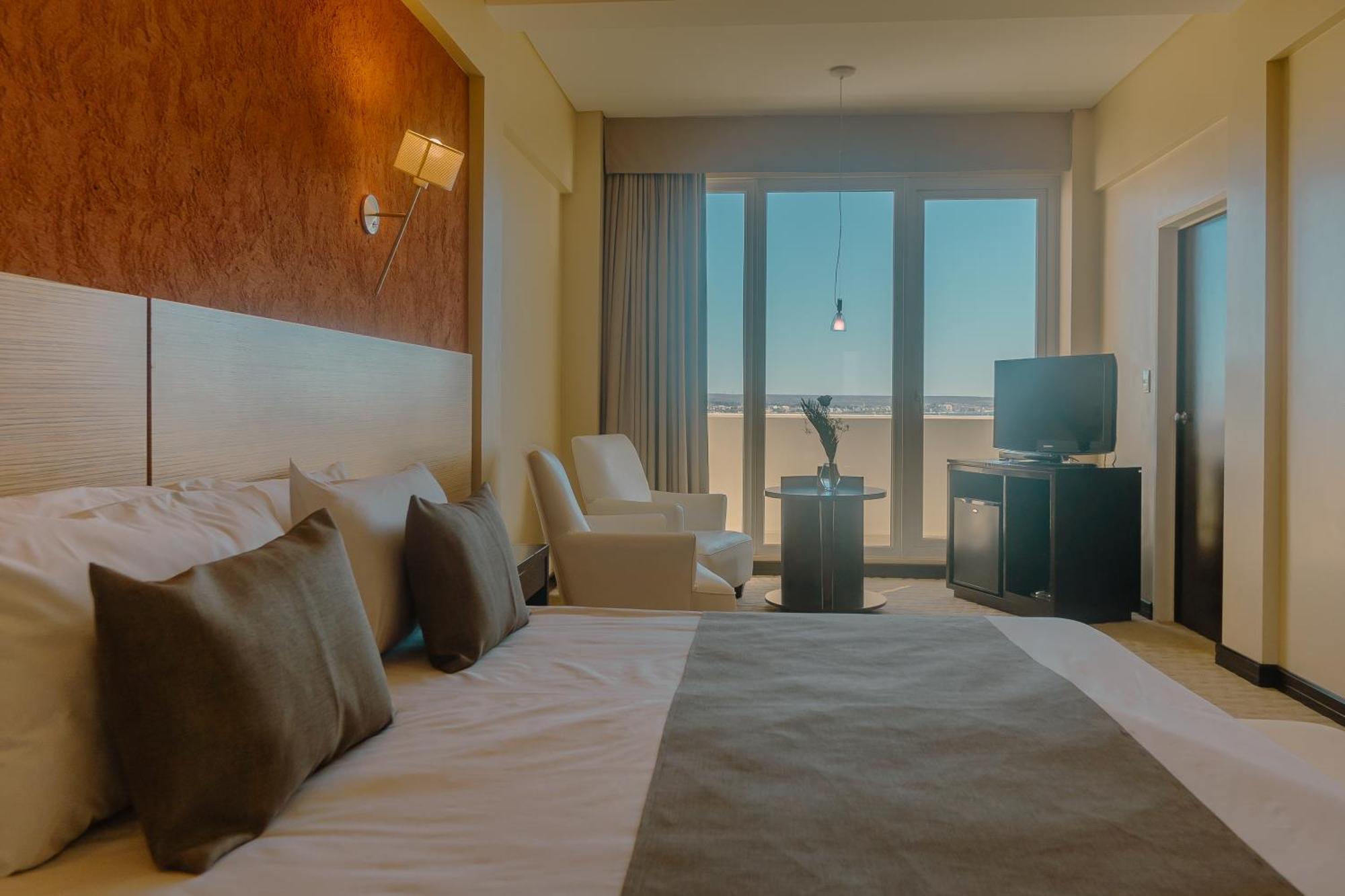 Rayentray Grand Hotel Πουέρτο Μαντρίν Εξωτερικό φωτογραφία