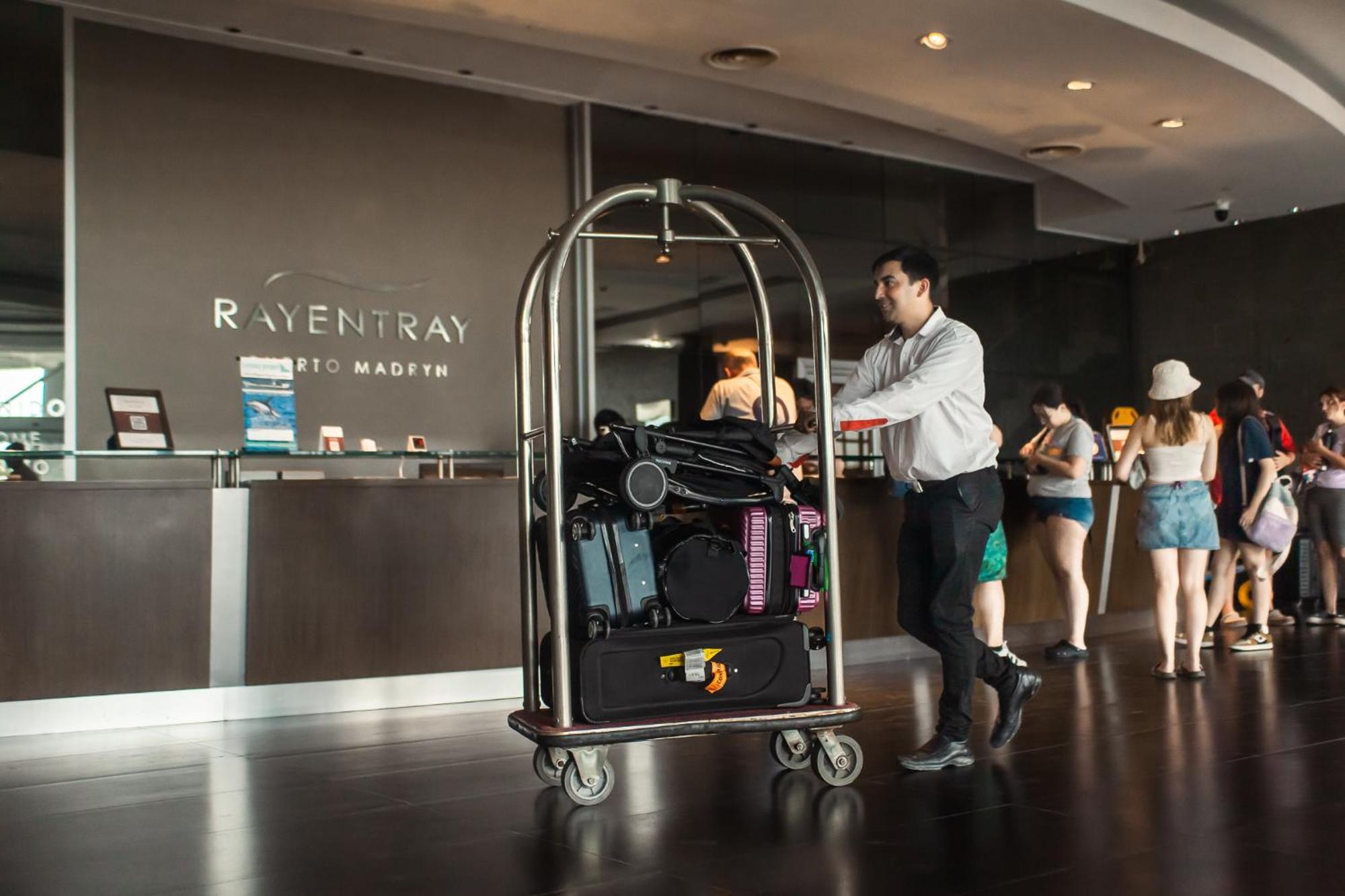 Rayentray Grand Hotel Πουέρτο Μαντρίν Εξωτερικό φωτογραφία