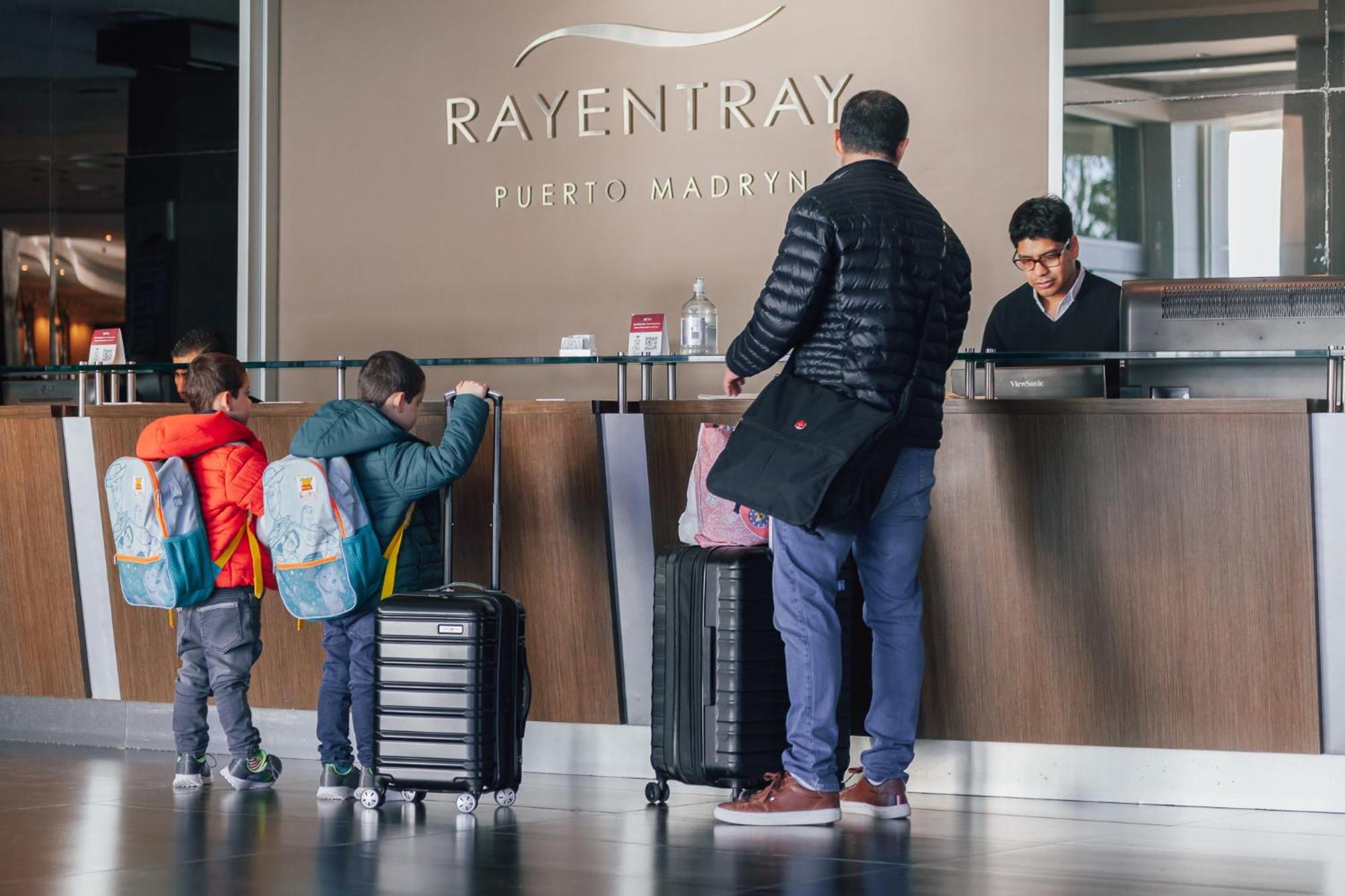Rayentray Grand Hotel Πουέρτο Μαντρίν Εξωτερικό φωτογραφία